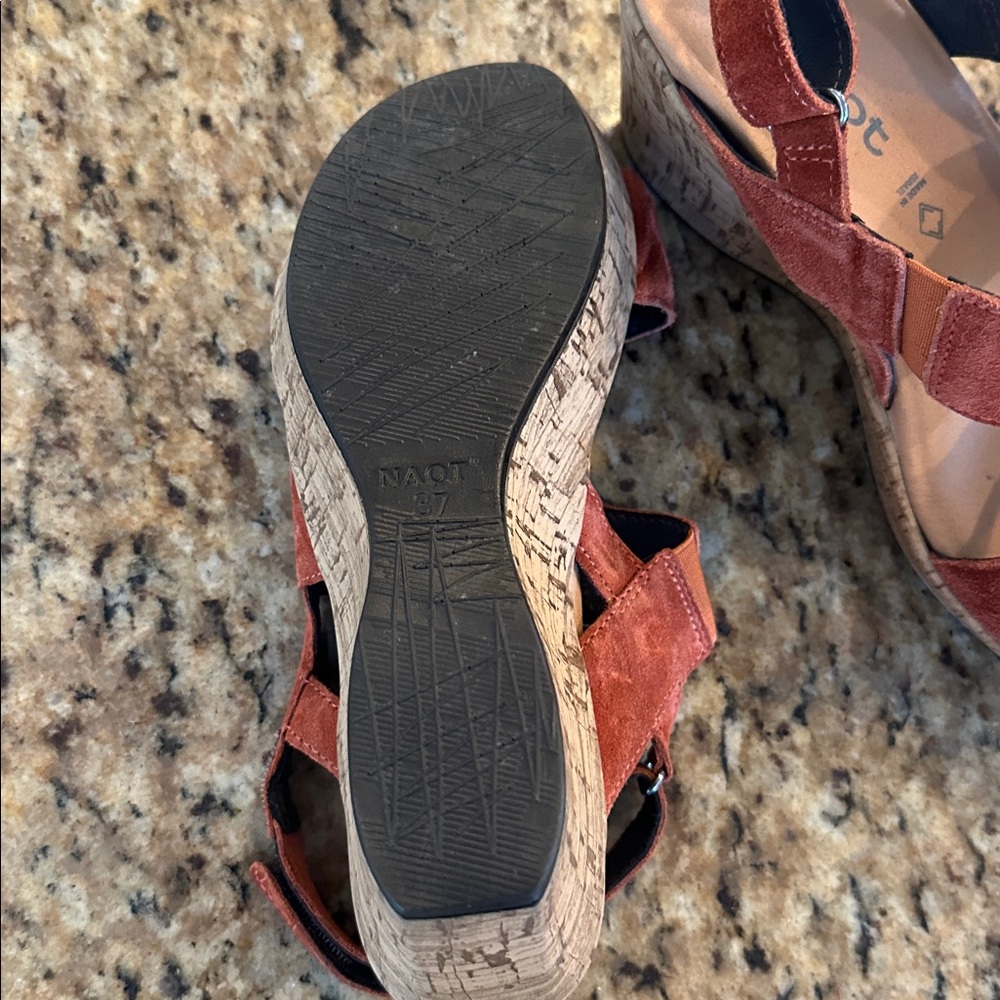 Naot Sunrise Suede 37 - Picture 4 of 6